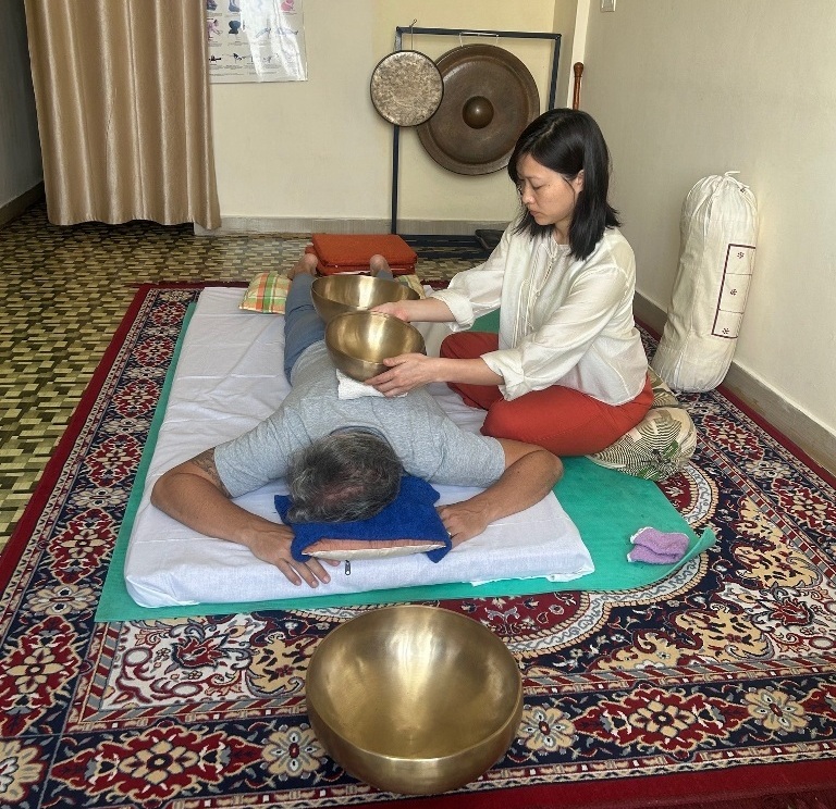 singing-bowl-healing-11